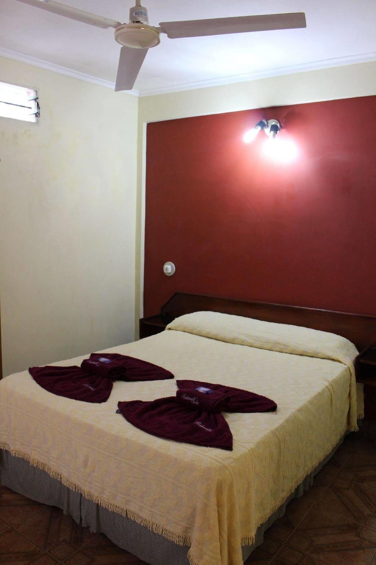 Residencial Noelia Hostel Puerto Iguazú Esterno foto